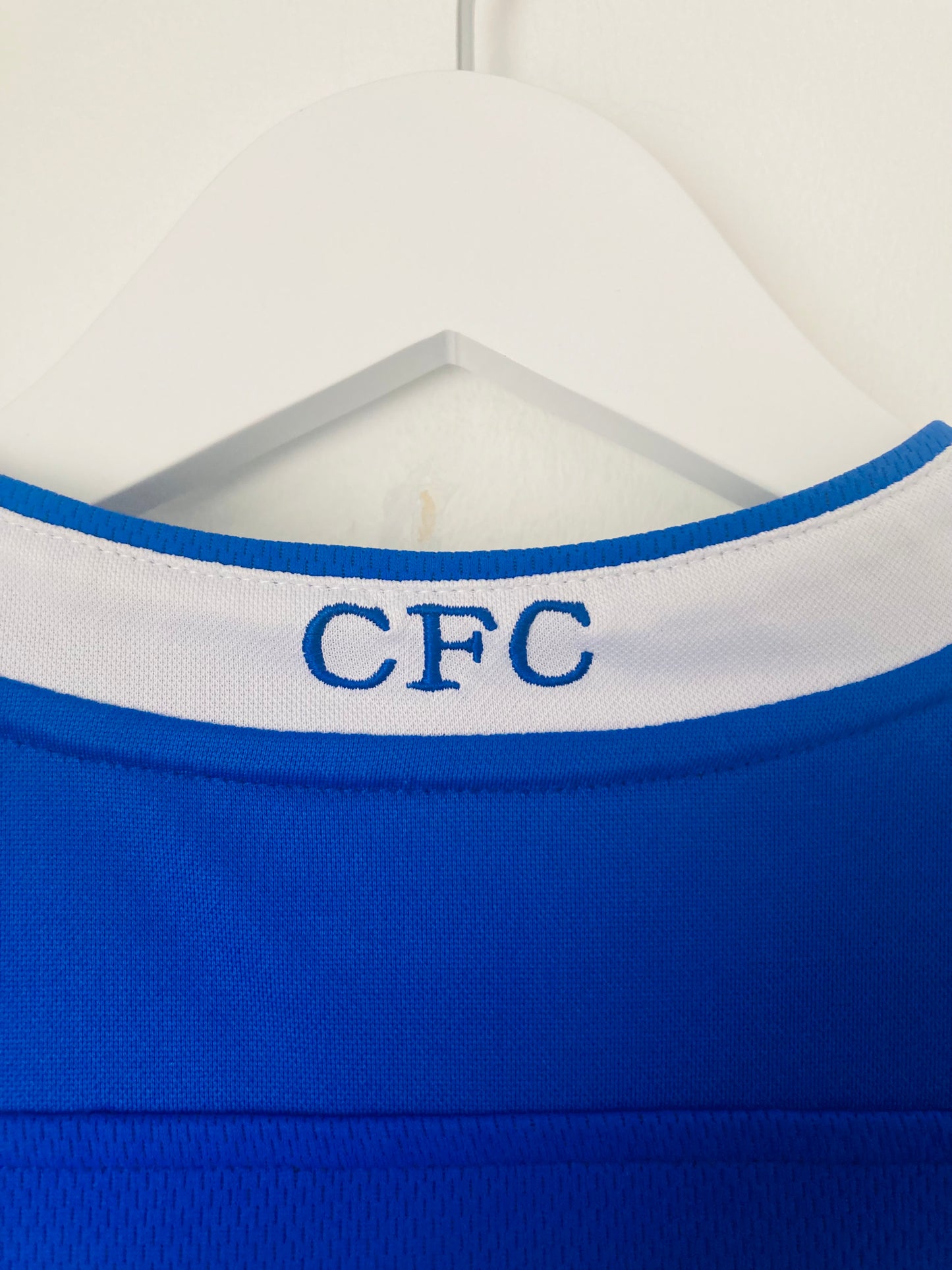 Chelsea home football shirt
2003/04 Zola Medium