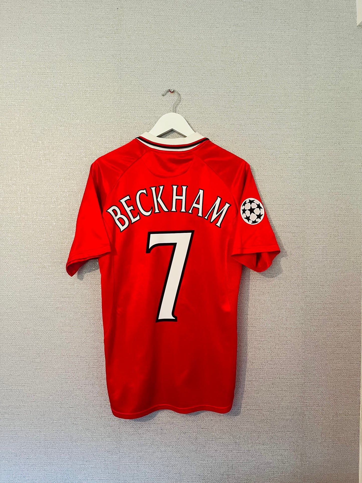 Manchester United home football shirt 1999/2000 Beckham Medium