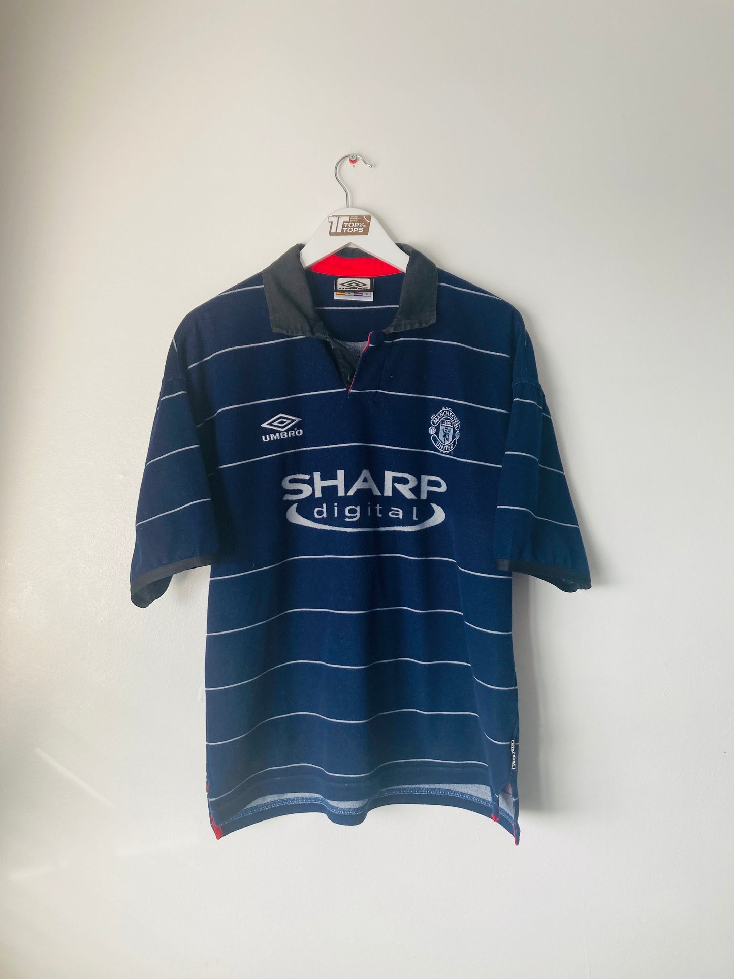 Manchester United away football shirt
1999/2000 Keane Medium