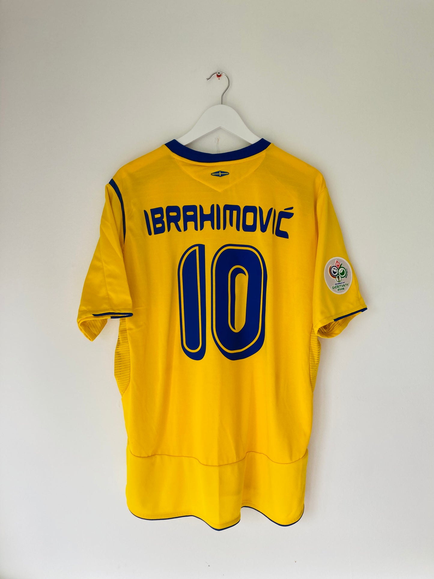 Sweden home football shirt W/C 2006 Zlatan XL