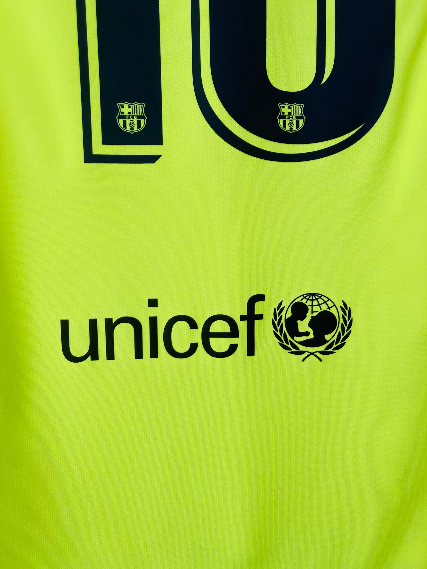 Barcelona away football shirt
2018/19 Messi Large
