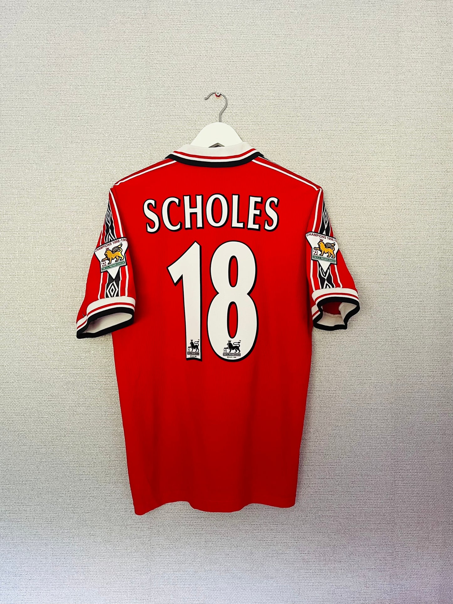 Manchester United home football shirt 1999/2000 Scholes Large