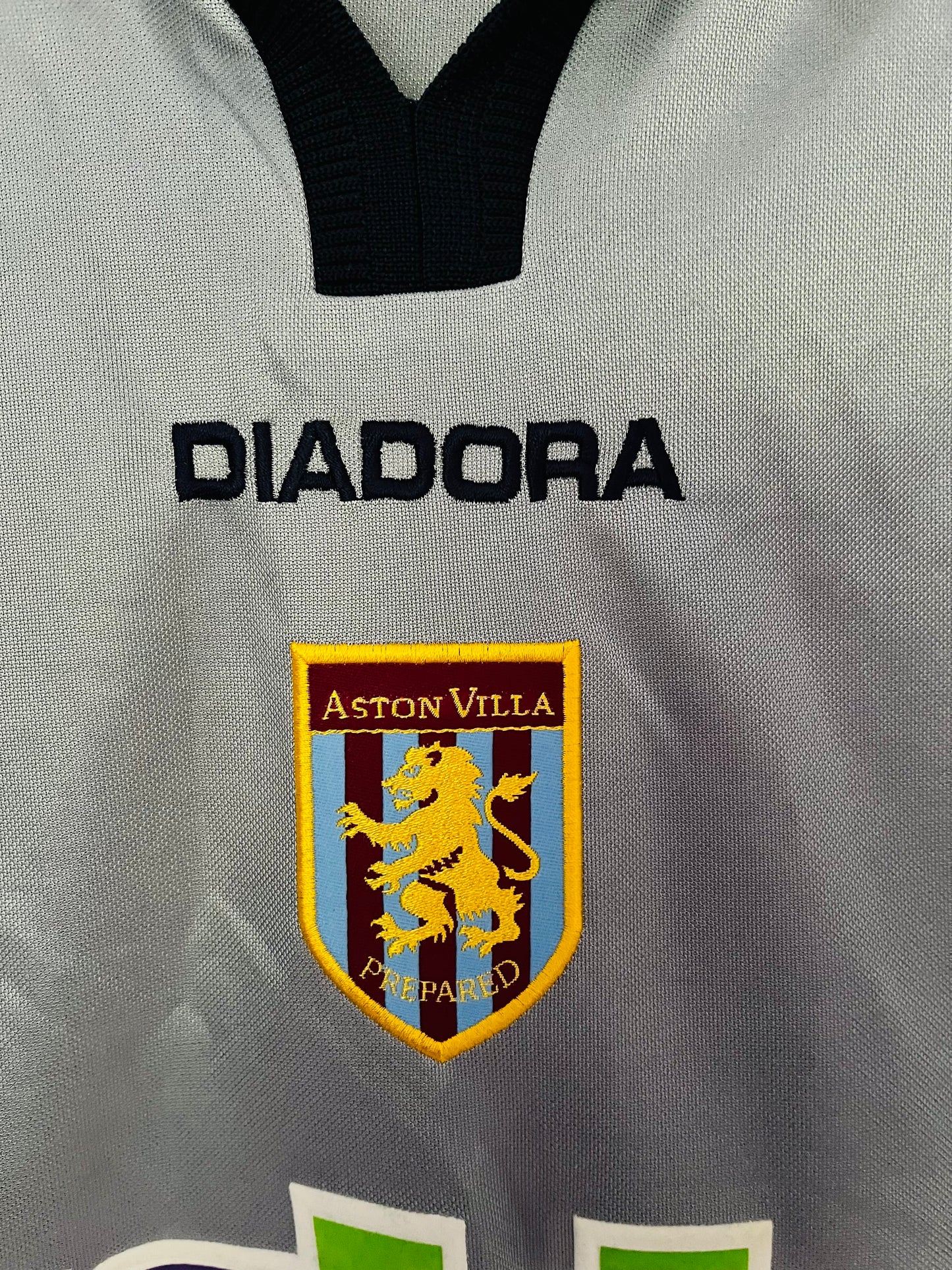 Aston Villa away football shirt
2001/02 Merson Medium