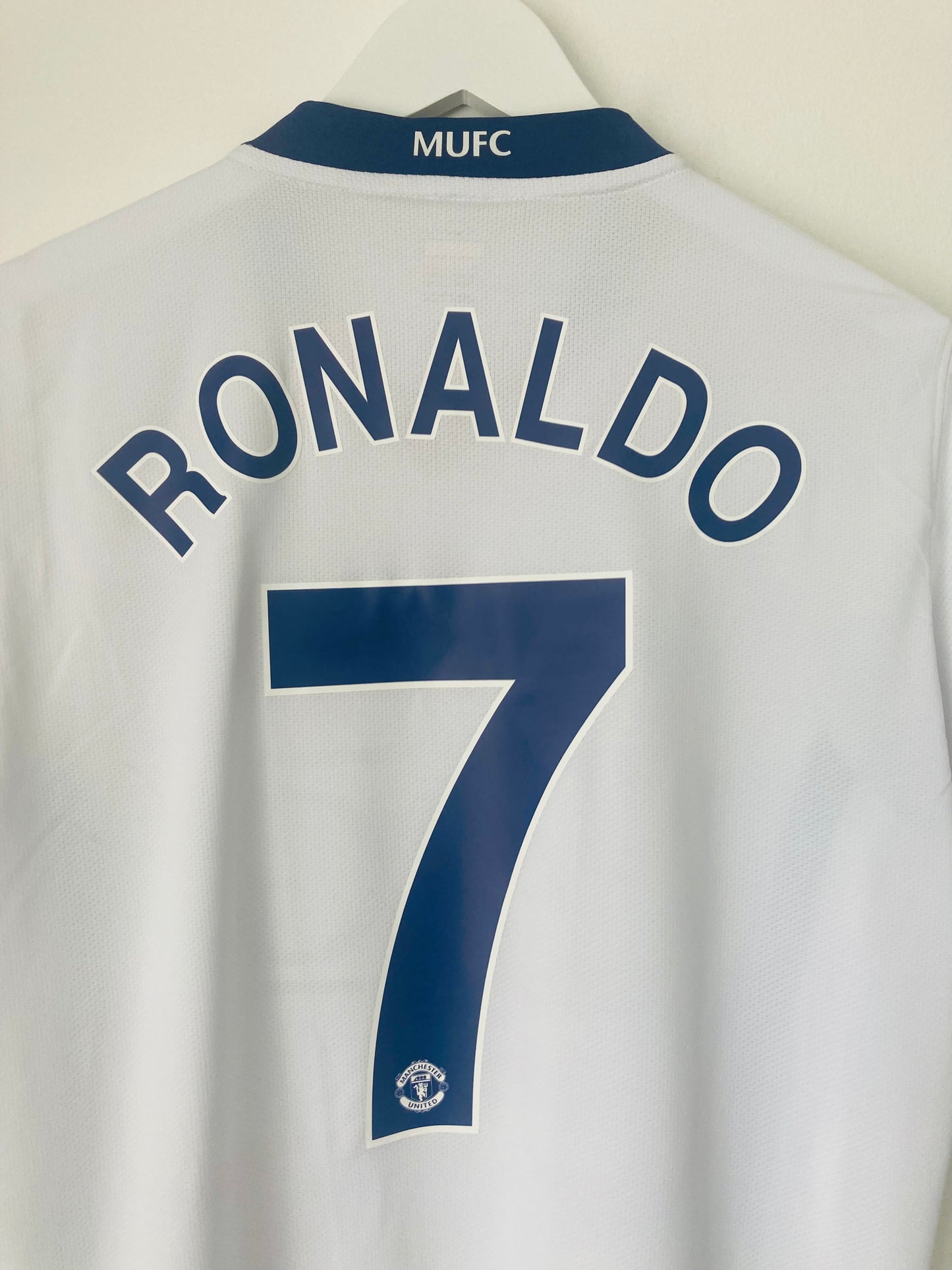 Manchester United away football shirt 2008/09 CR7 embroidered Medium