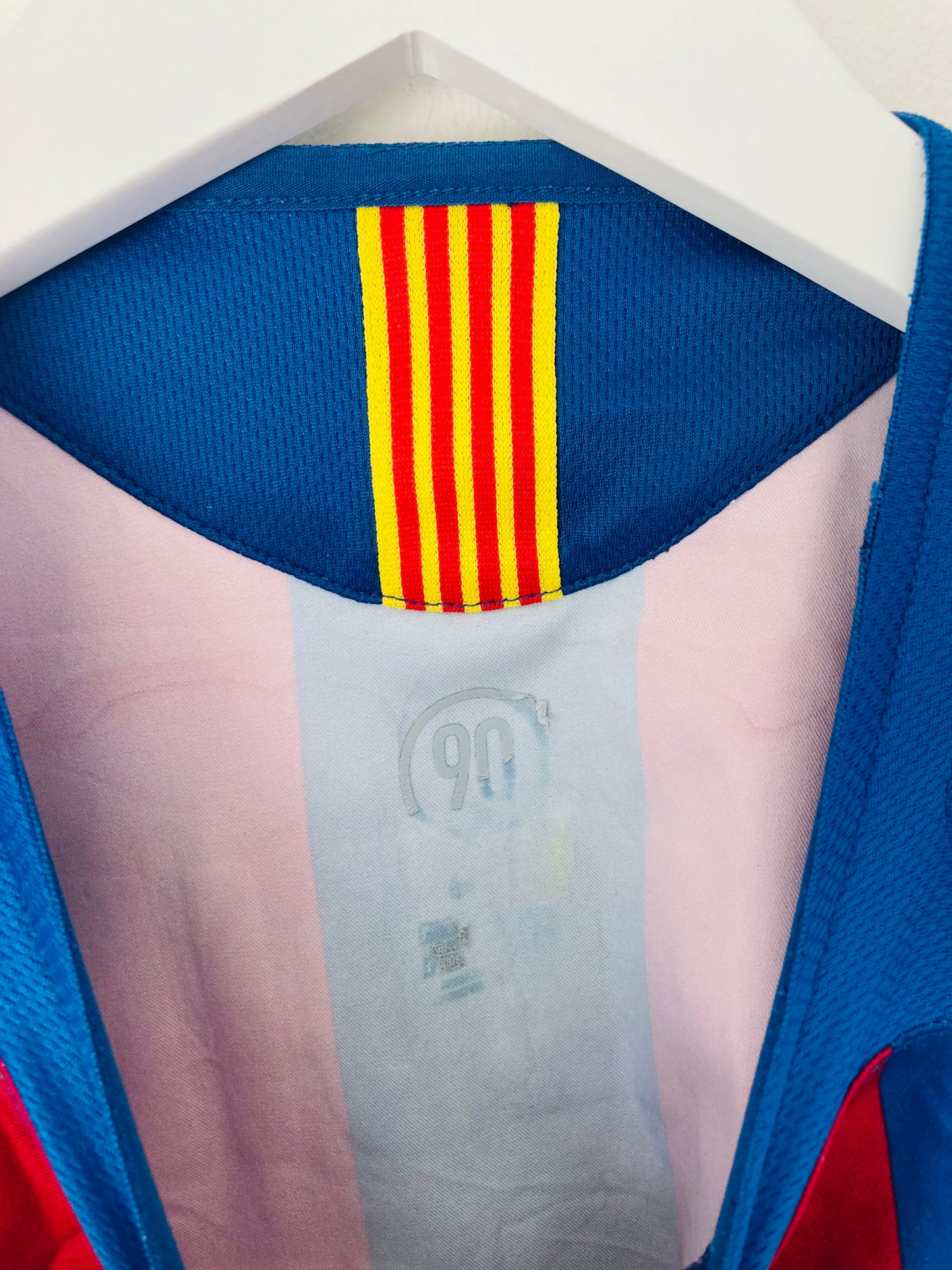 Barcelona home football shirt
2005/06 Ronaldinho Medium
