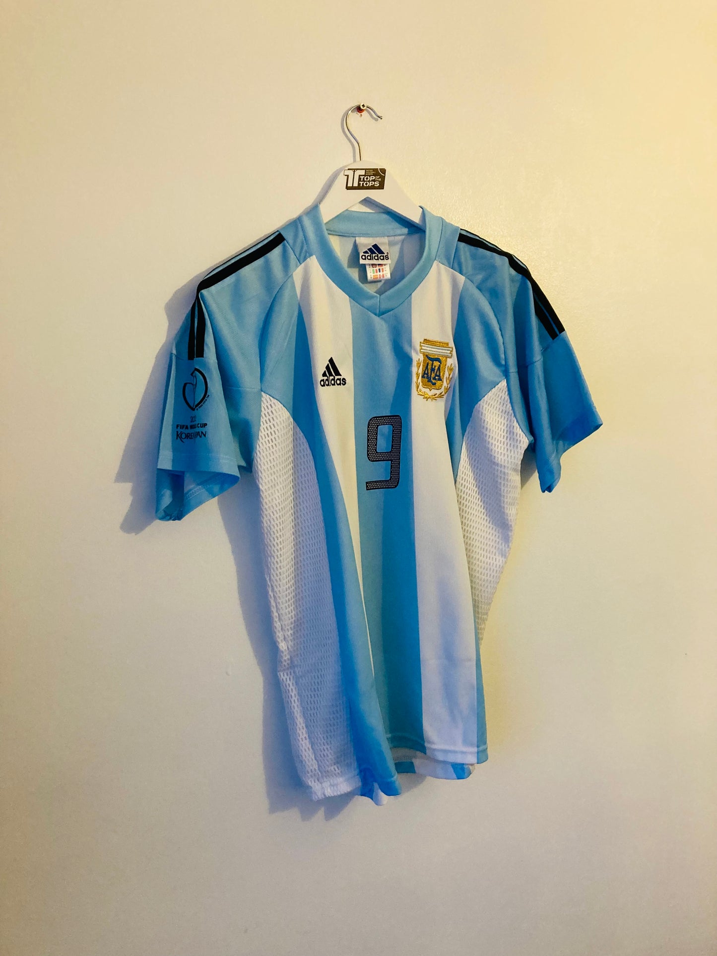 Argentina home football shirt
W/C 2002 Batistuta medium