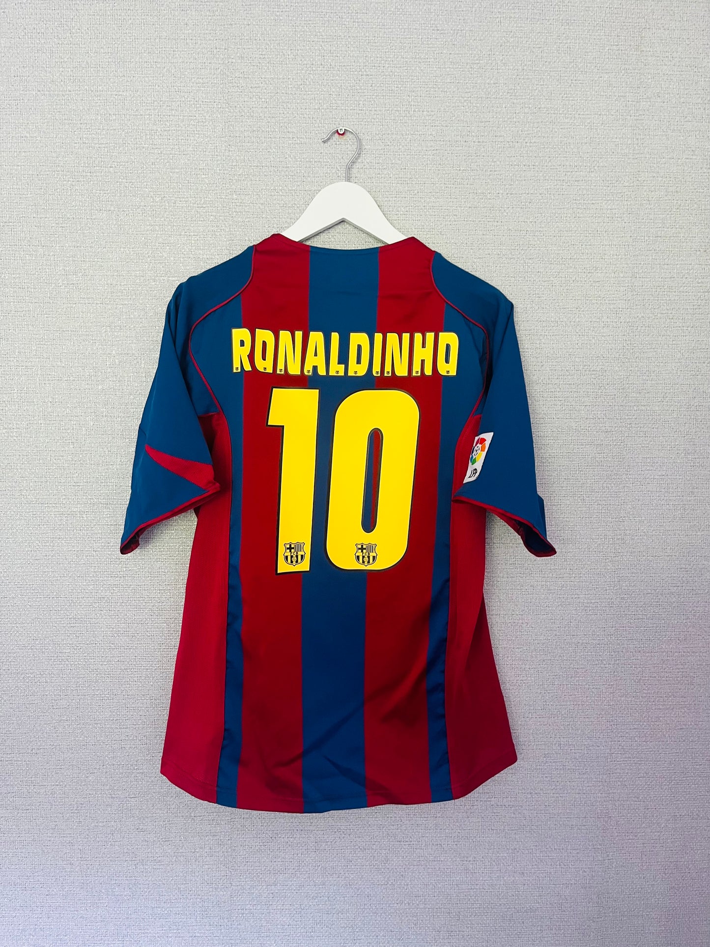 Barcelona home football shirt 2004/05 Ronaldinho Medium