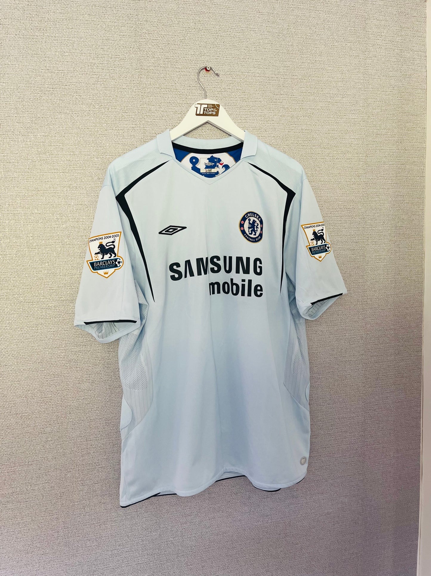 Chelsea away football shirt
2005/06 Drogba XXL