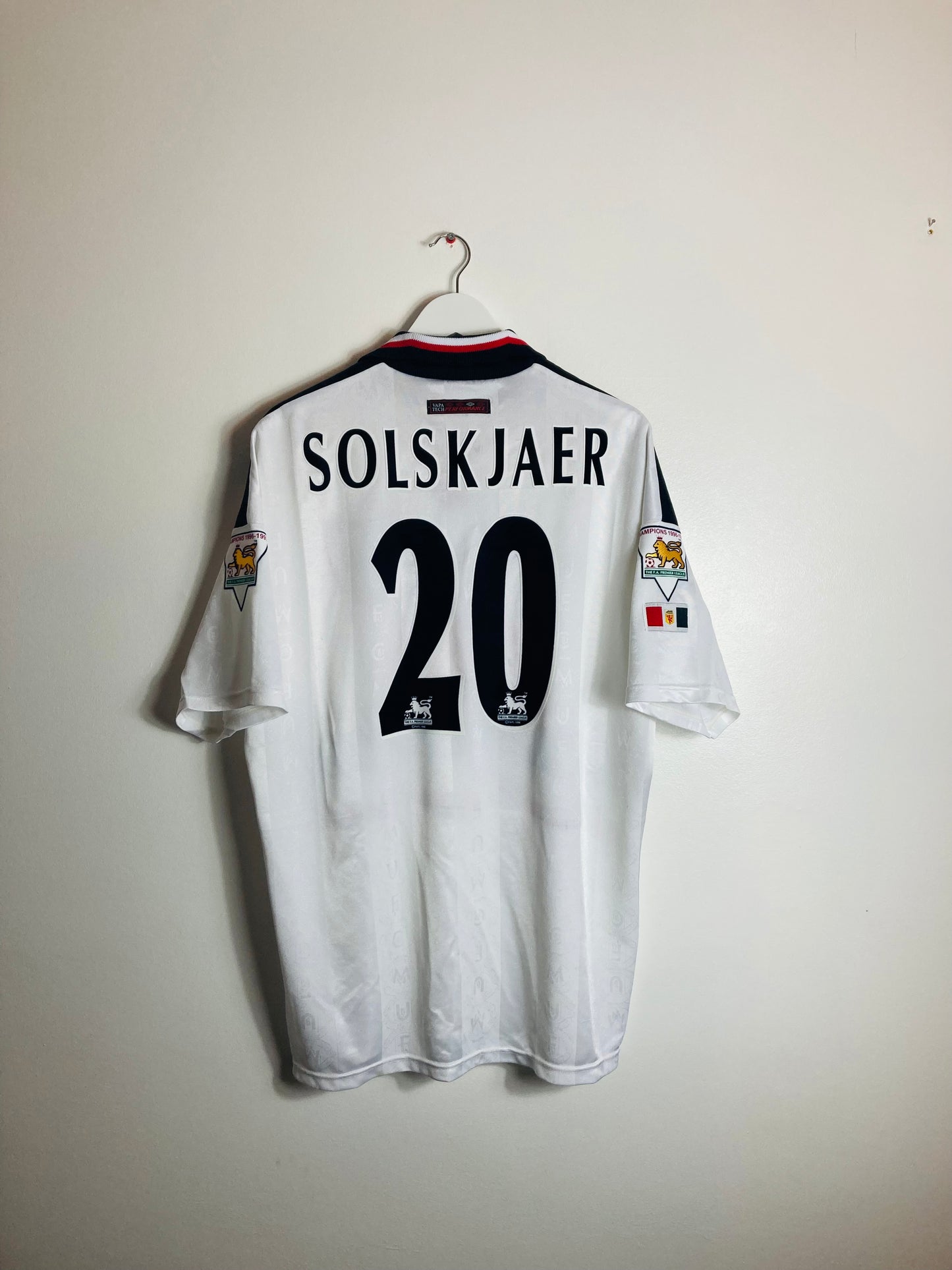Manchester United away football shirt
1997/99 Solskjaer XXL