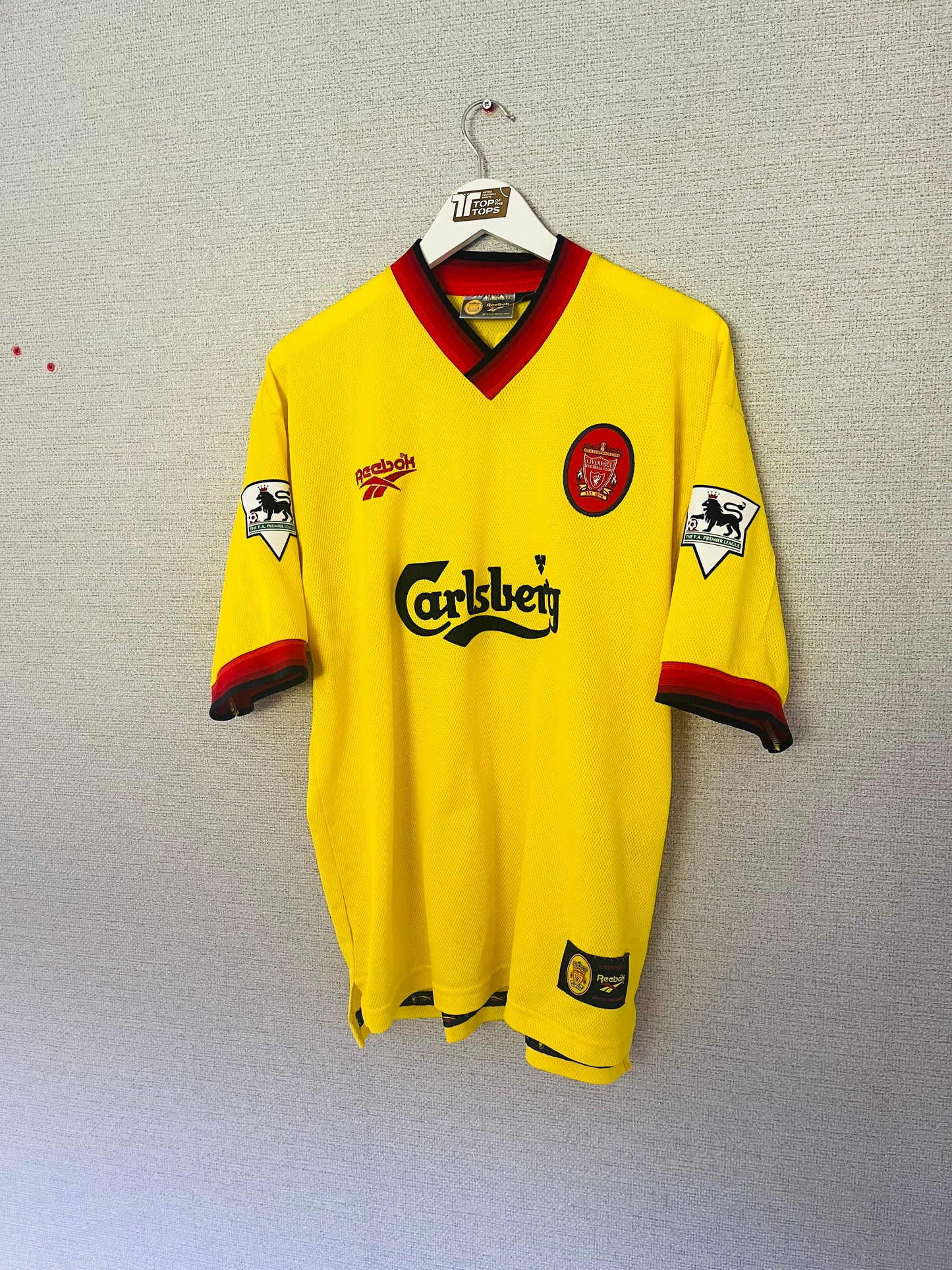 Liverpool away football shirt
1997/99 Fowler Large