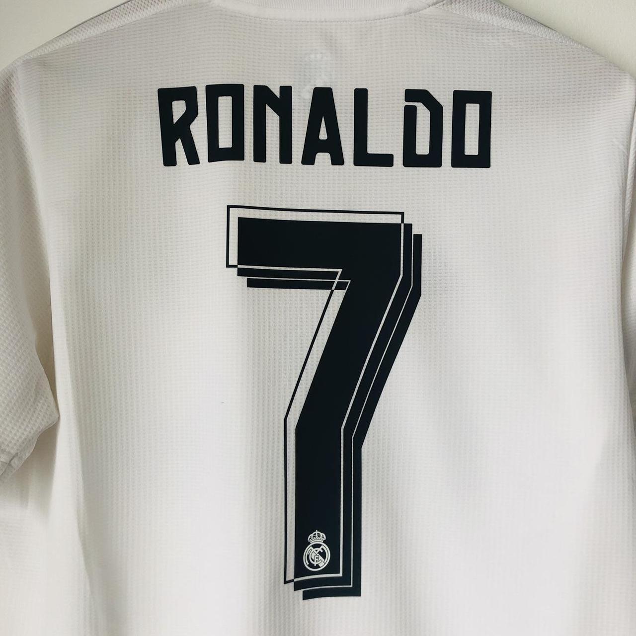 Real Madrid 2015/2016 White Home Football Shirt (M)