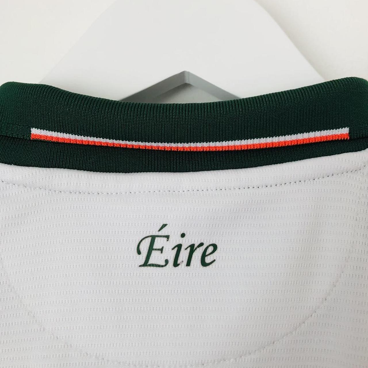 Republic of Ireland 2017/2018 White Away Football Shirt (M)