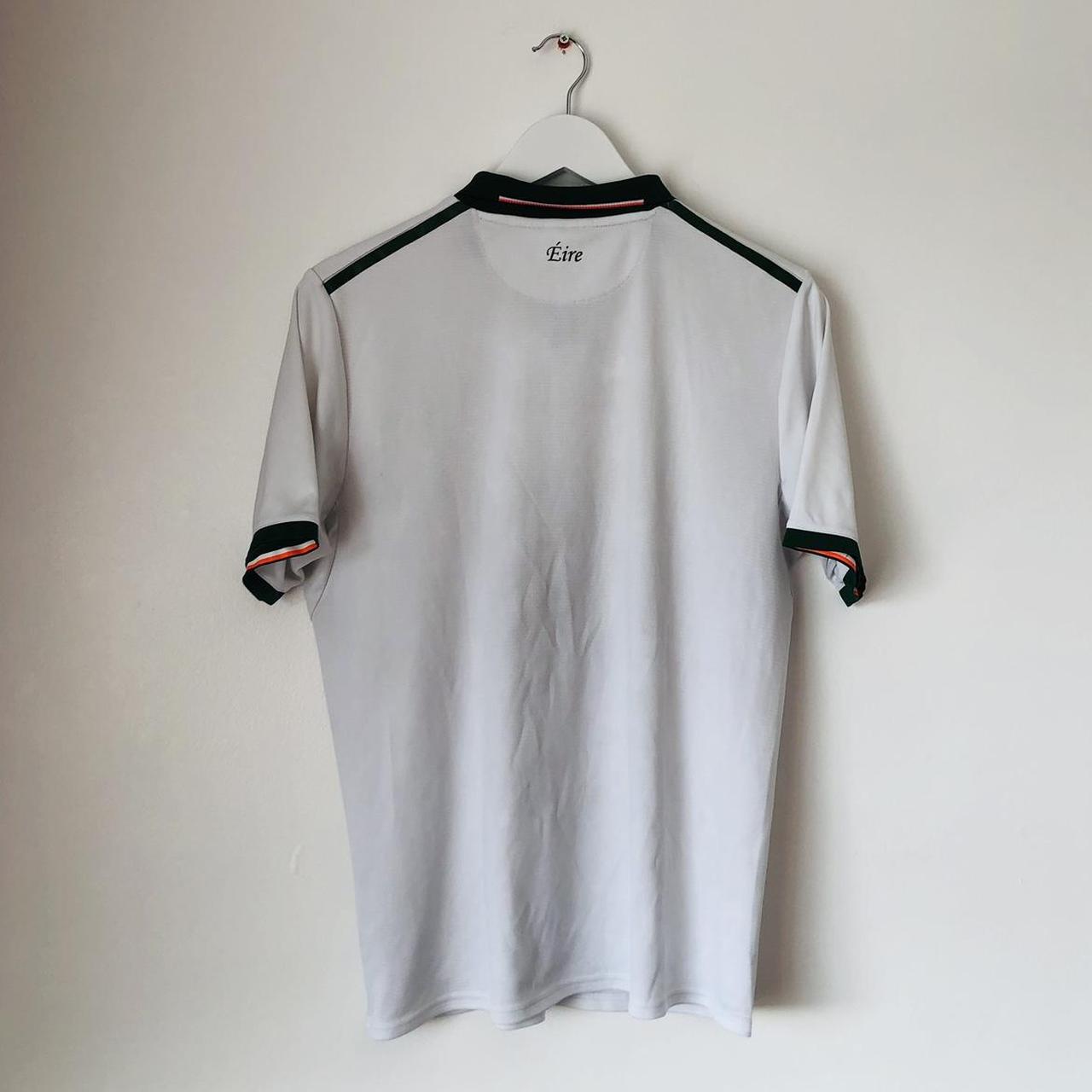 Republic of Ireland 2017/2018 White Away Football Shirt (M)