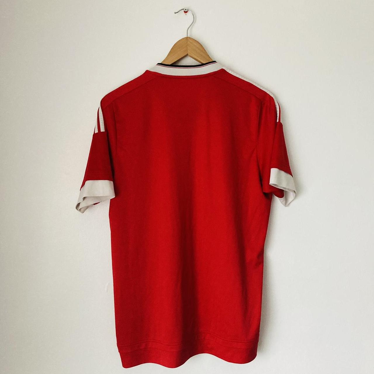 Manchester United 2015/2016 Red Home Football Shirt (M)