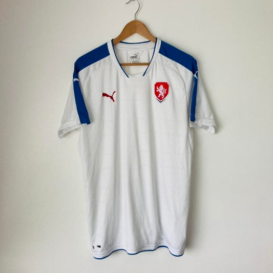 Czech Republic 2016/2018 White Away Football Shirt (L)