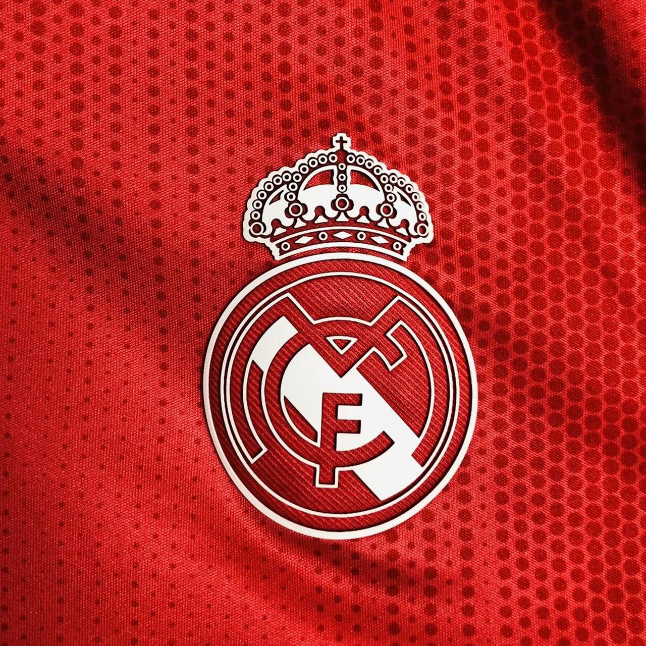 Real Madrid 2018/2019 Red Third Football Shirt (M)