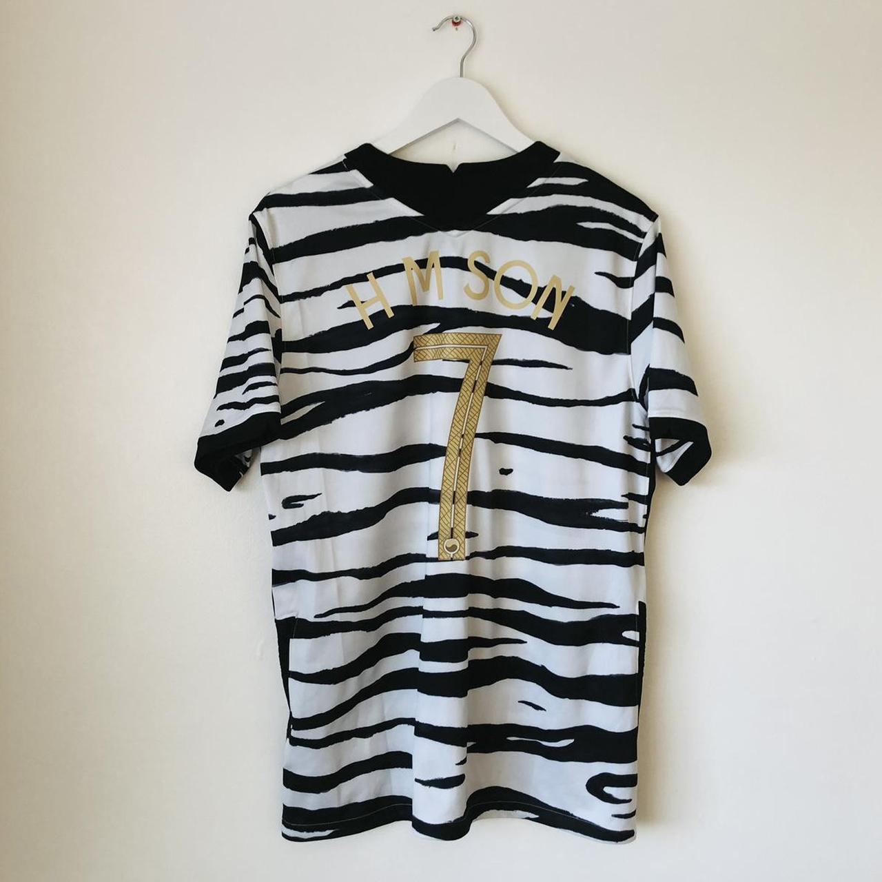 South Korea 2020/2021 Black & White Away Football Shirt (L)
