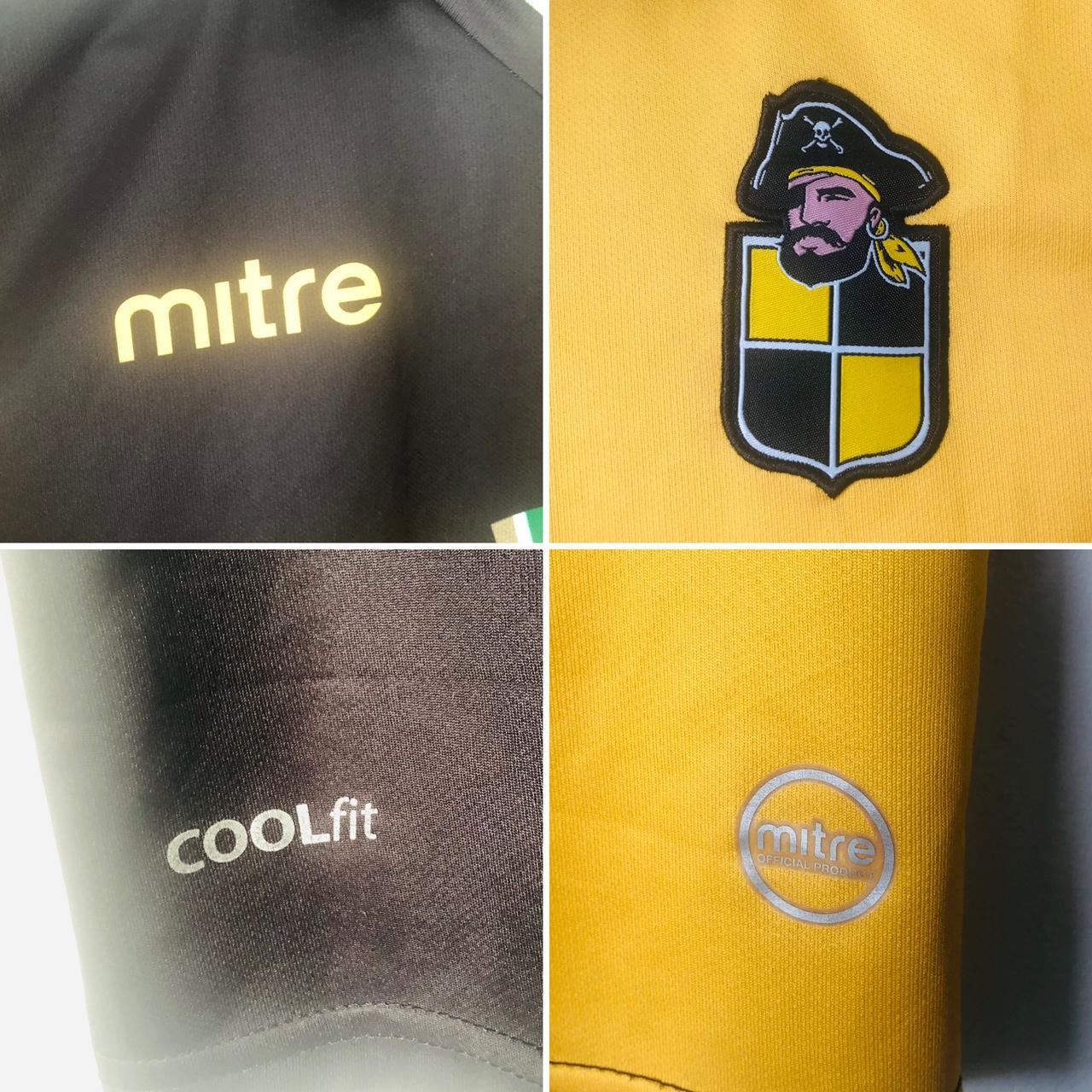 Coquimbo Unido 2011/2012 Yellow & Black Home Football Shirt (XL)
