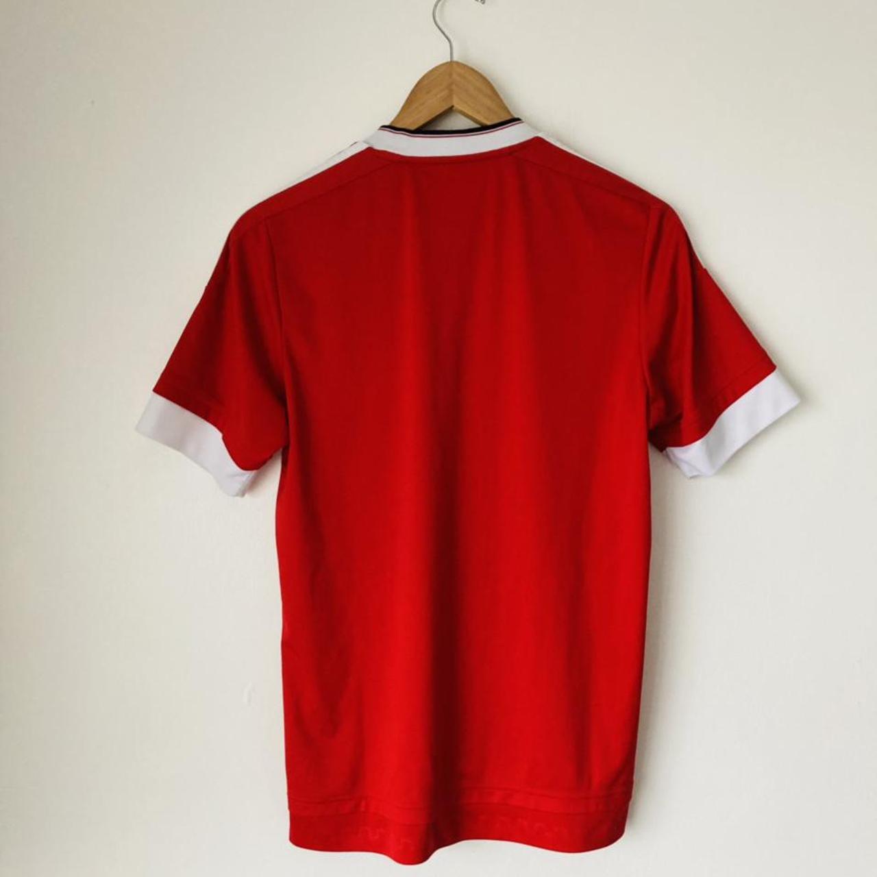 Manchester United 2015/2016 Red Home Football Shirt (S)