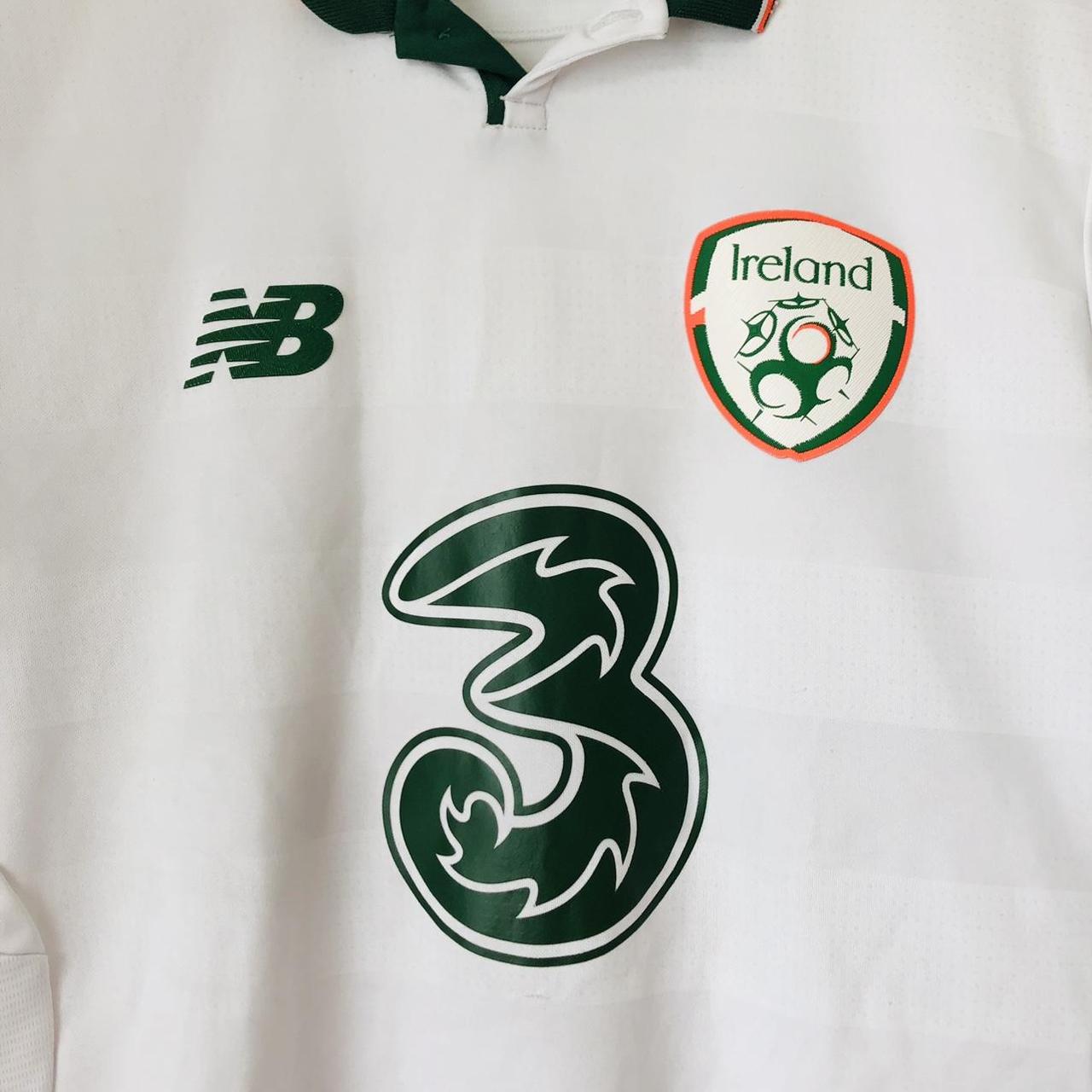 Republic of Ireland 2017/2018 White Away Football Shirt (M)
