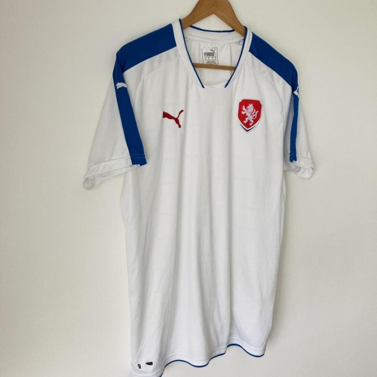 Czech Republic 2016/2018 White Away Football Shirt (L)