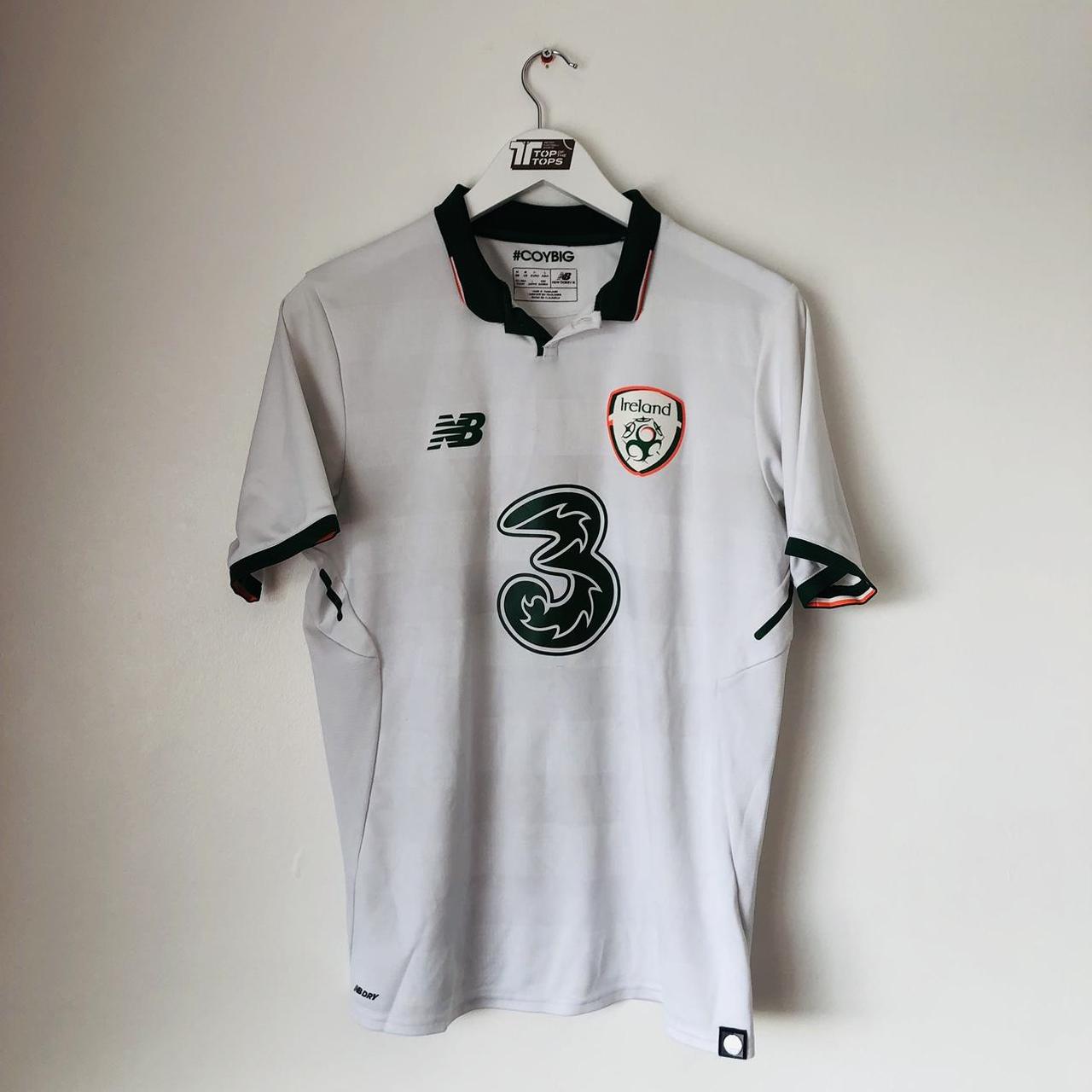 Republic of Ireland 2017/2018 White Away Football Shirt (M)