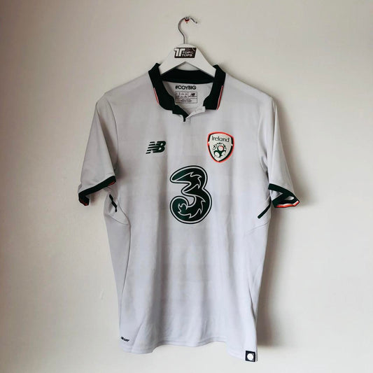 Republic of Ireland 2017/2018 White Away Football Shirt (M)