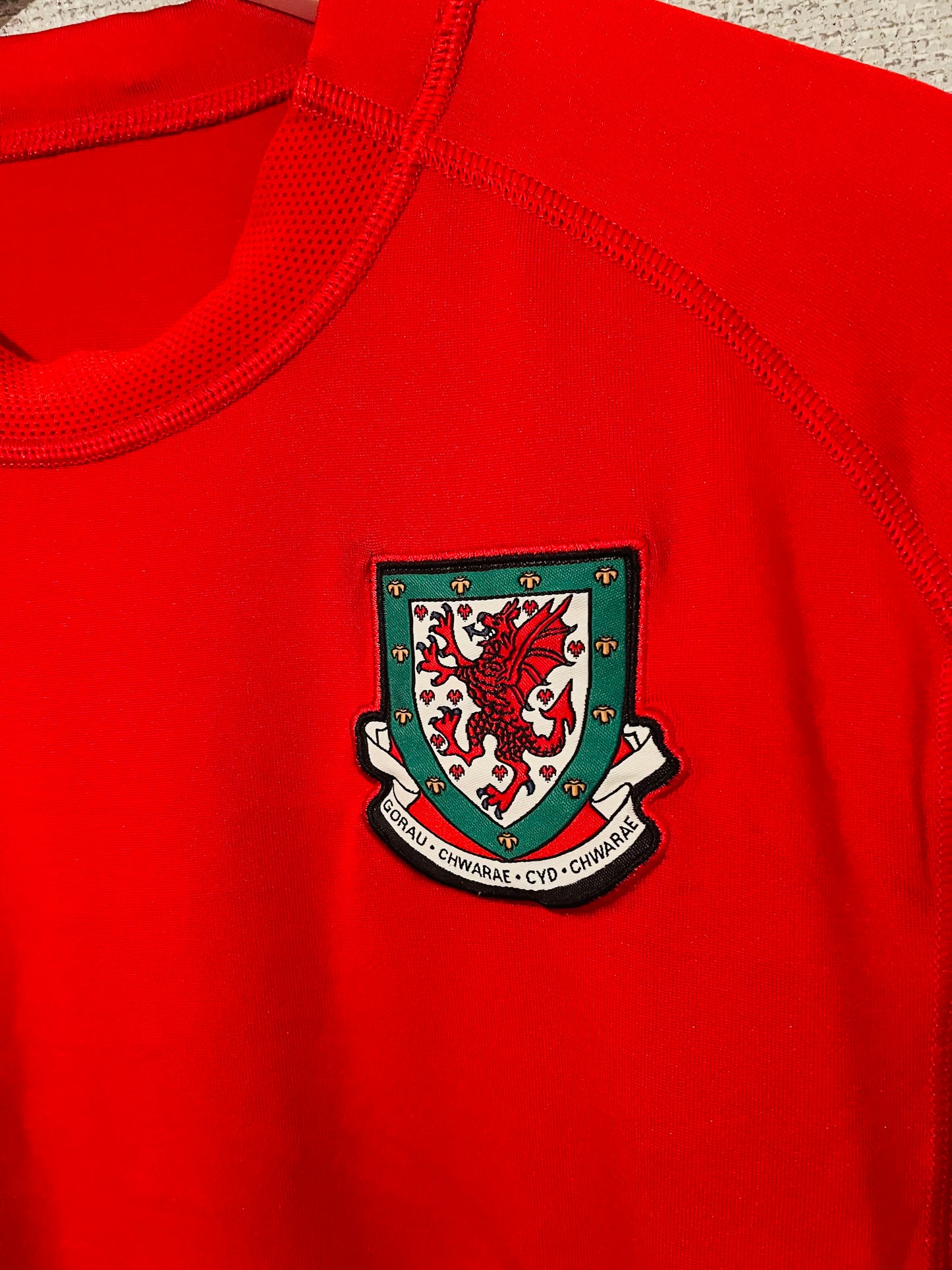 Wales home football shirt 2004/06 Large