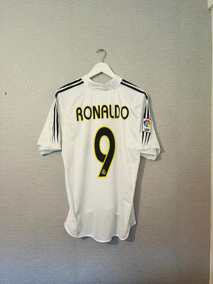 Real Madrid home football shirt
2004/05 R9 Large