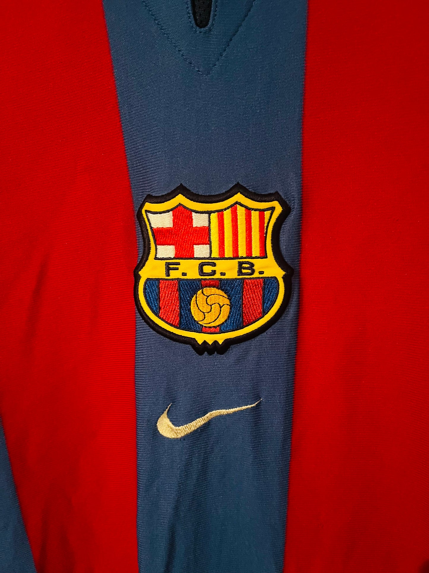 Barcelona home football shirt 2001/02 Kluivert Medium
