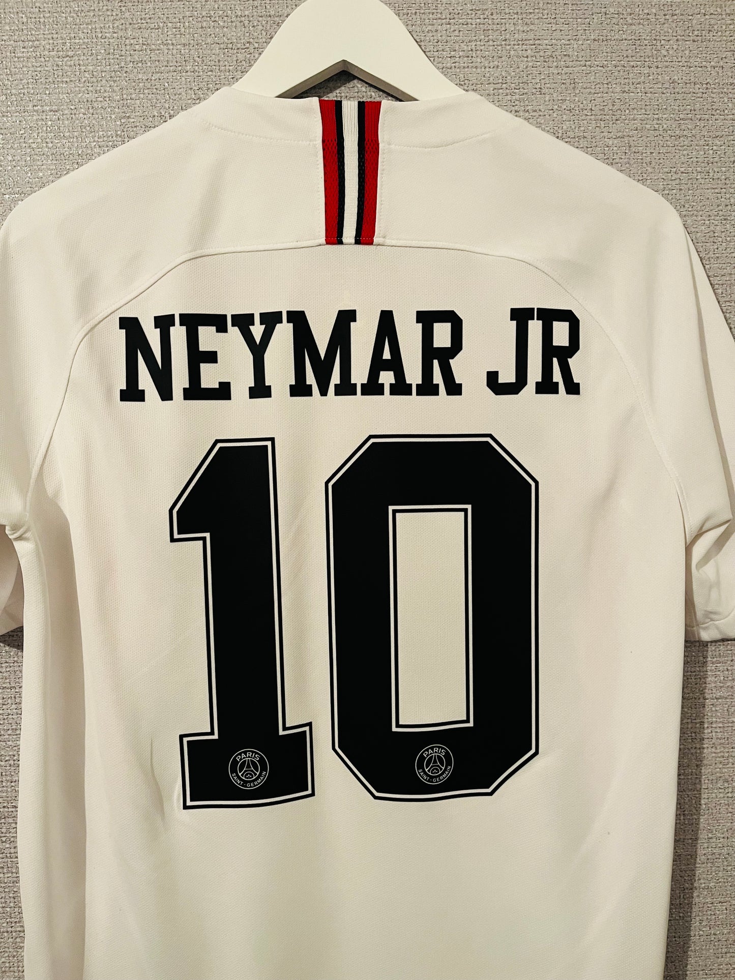 PSG cup football shirt
2018/19 Neymar Jr Medium