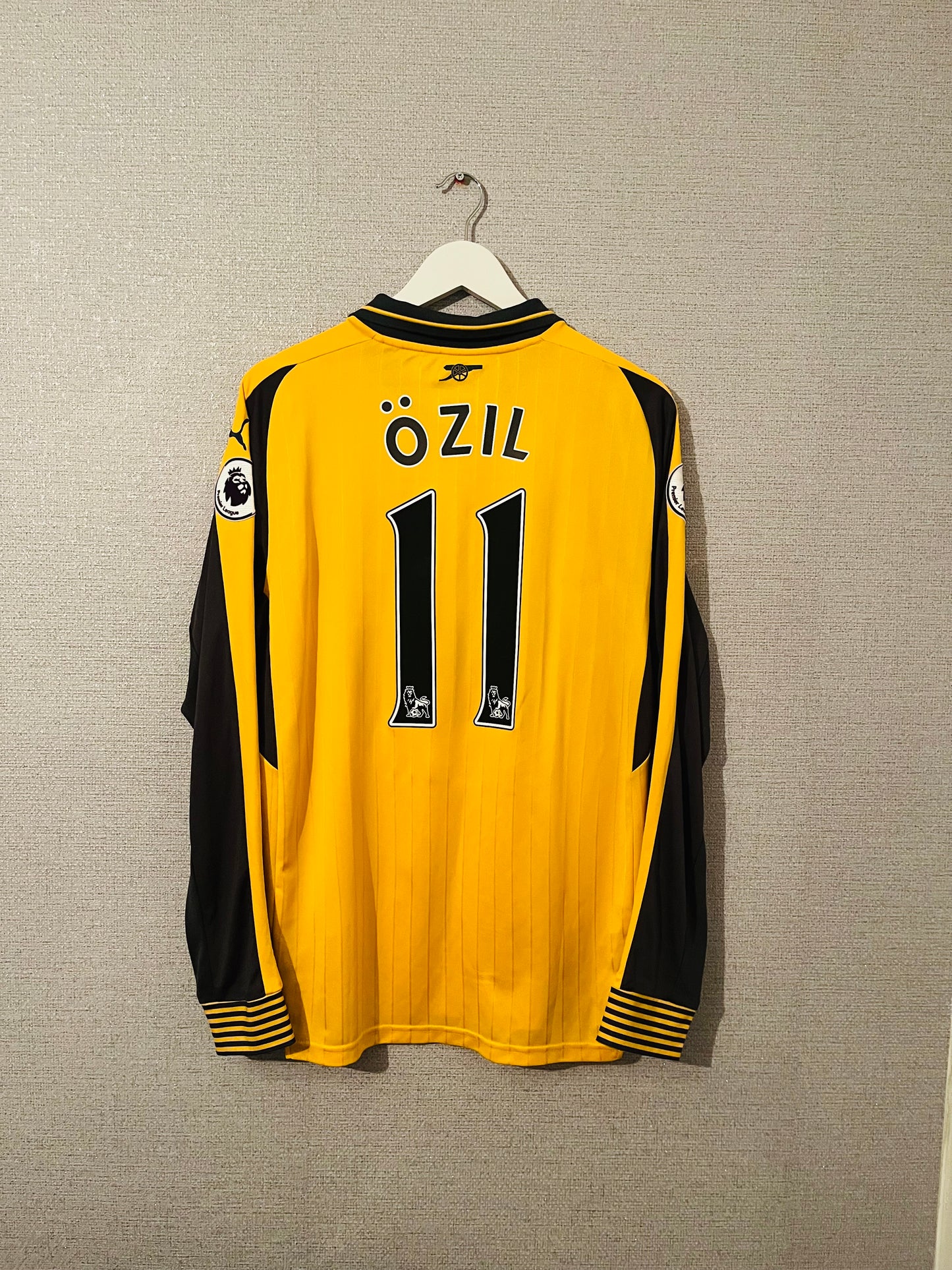 Arsenal away football shirt 2016/17 Ozil Large