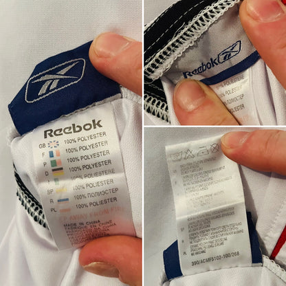 Liverpool away football shirt
2005/06 Gerrard Large