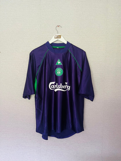 Hibernian away football shirt
2001/02 Large
