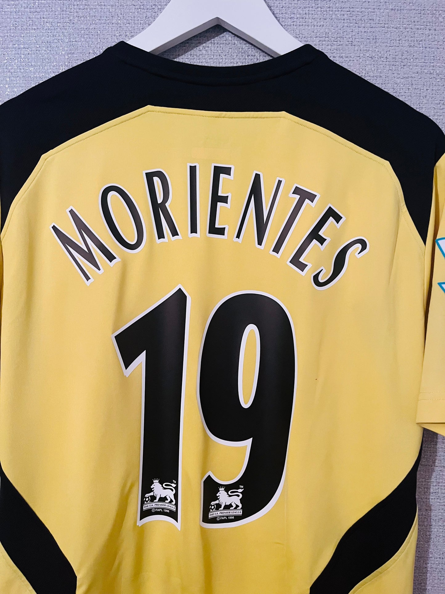 Liverpool away football shirt 2004/06 Morientes Medium