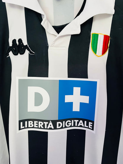 Juventus home football shirt 1998/99 Zidane Small