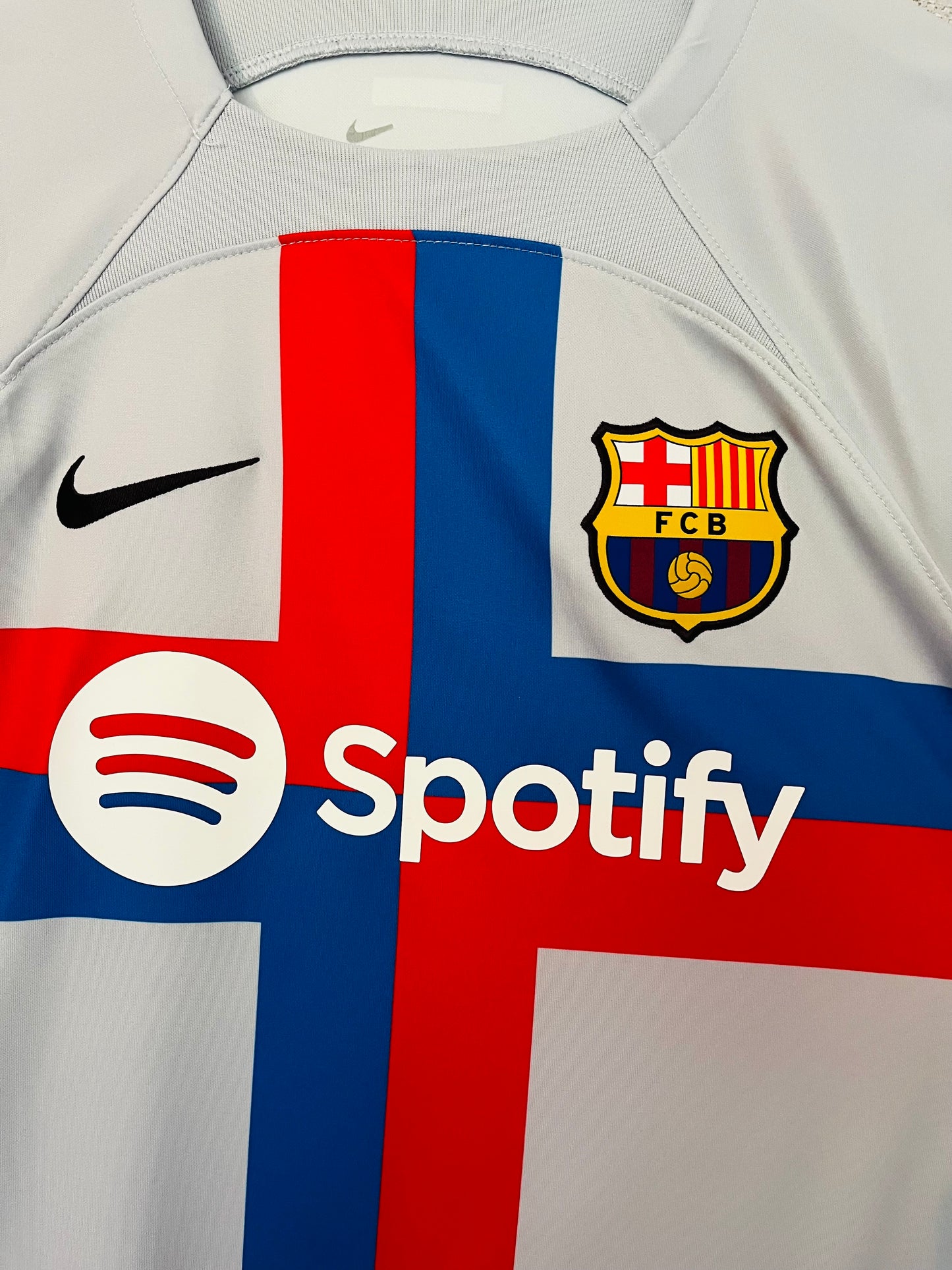 Barcelona third football shirt
2022/23 Lamine Yamal Medium