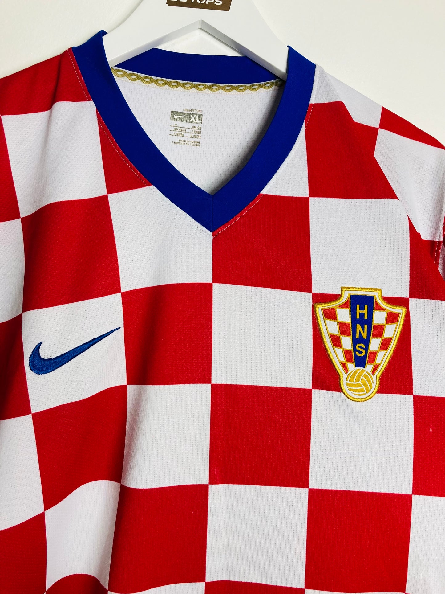 Croatia home football shirt

Modric 2008 XL