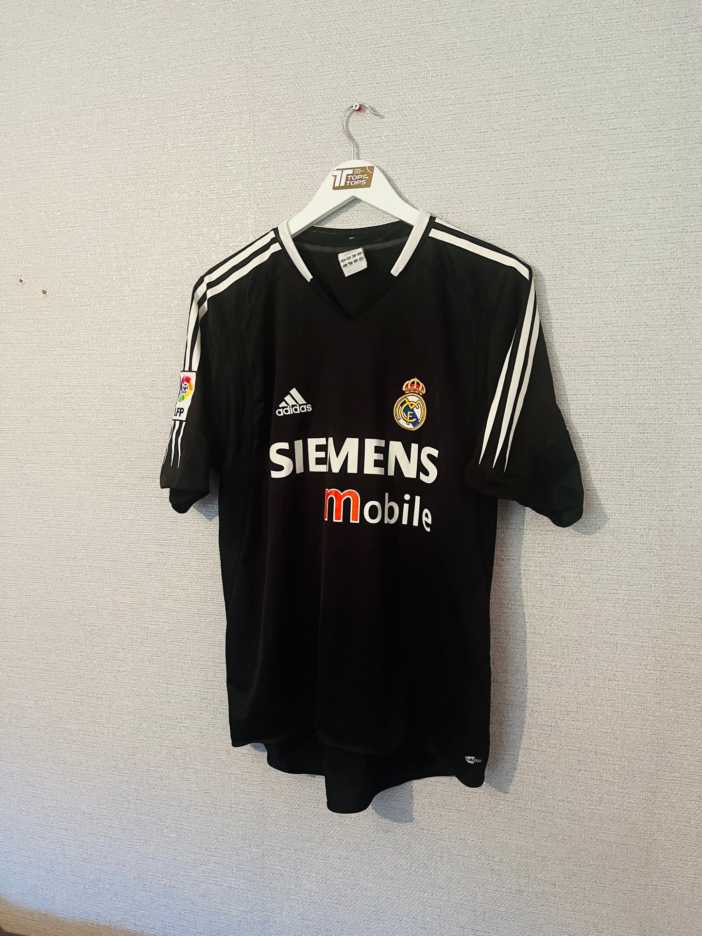Real Madrid away football shirt
2004/05 Zidane Medium