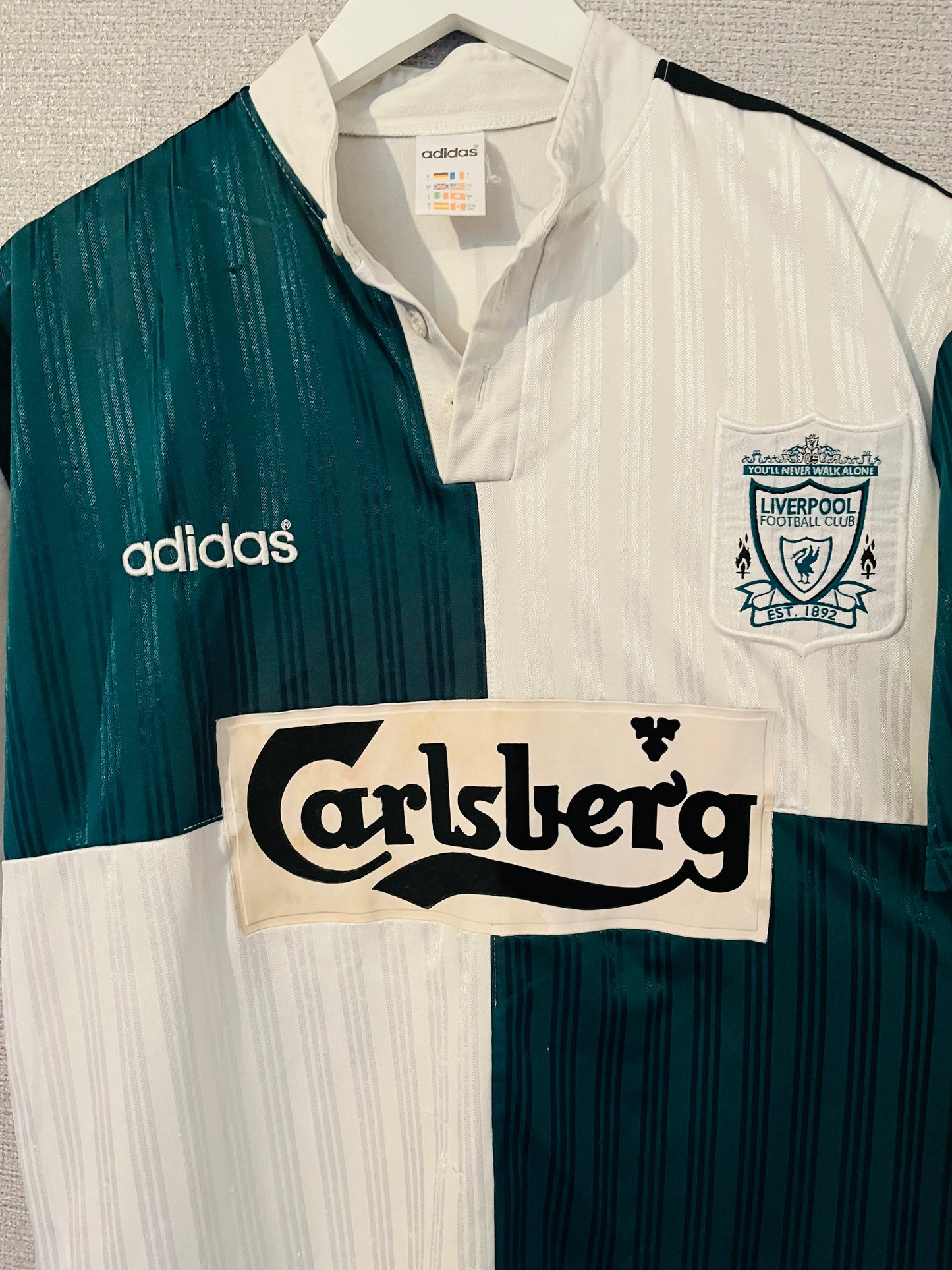 Liverpool away football shirt
1995/96 Fowler Large