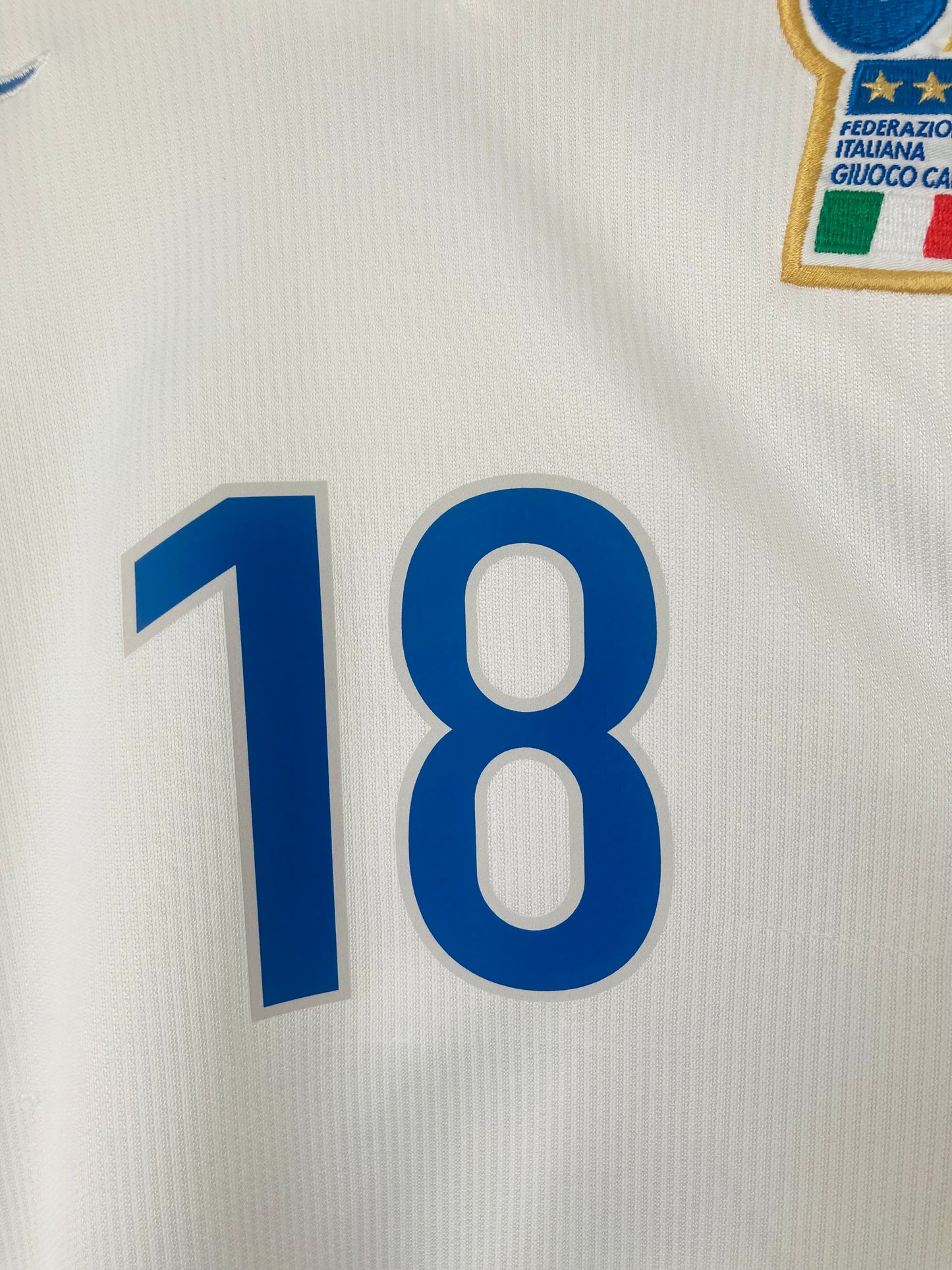 Italy away football shirt W/C 1998 Baggio Small