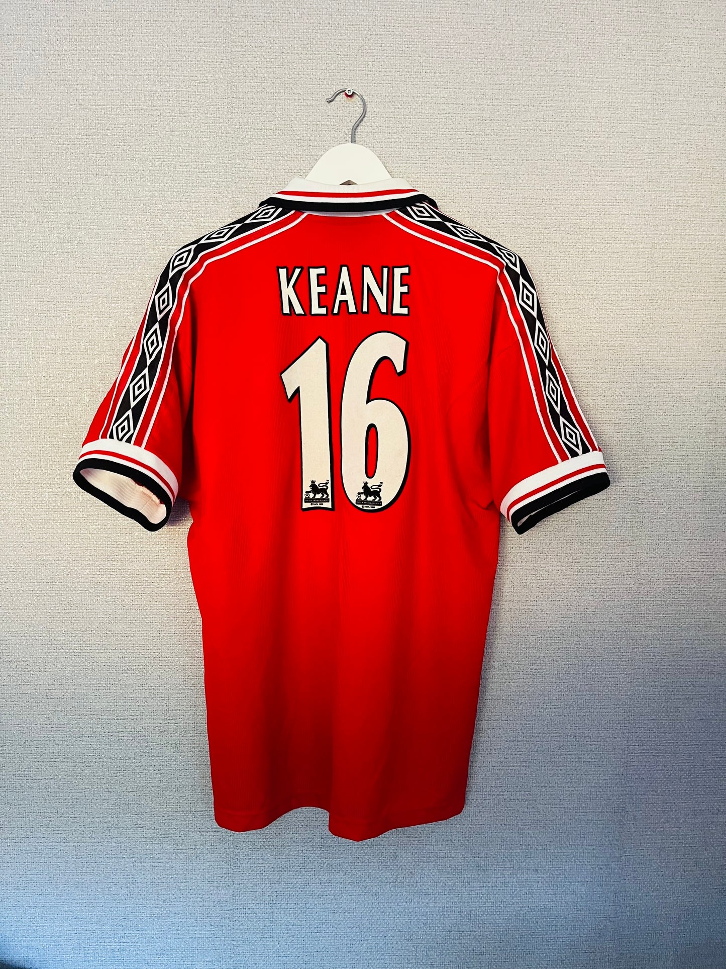 Manchester United home football shirt 1998/2000 Keane Large