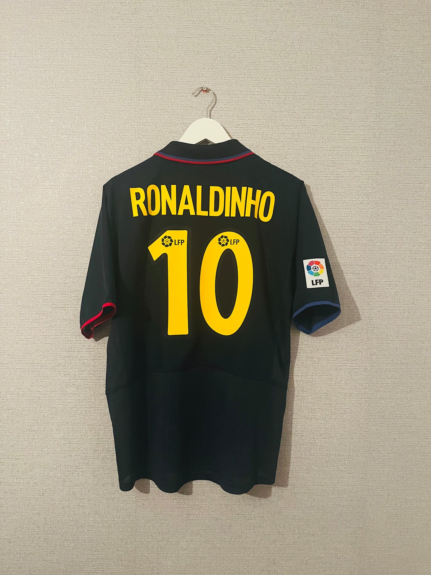 Barcelona away football shirt 2003/04 Ronaldinho Large