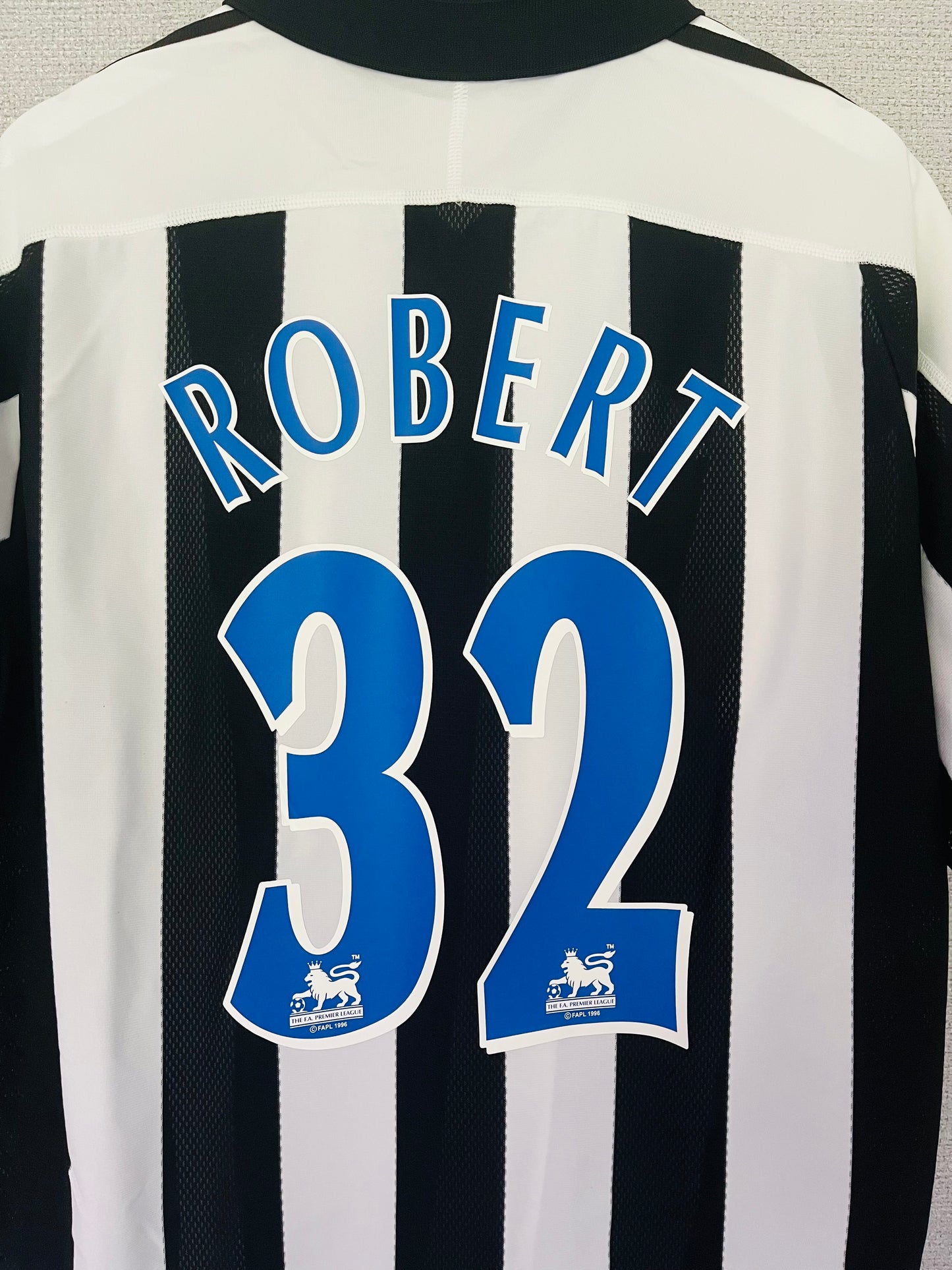 Newcastle United home football shirt 2003/05 Robert Large