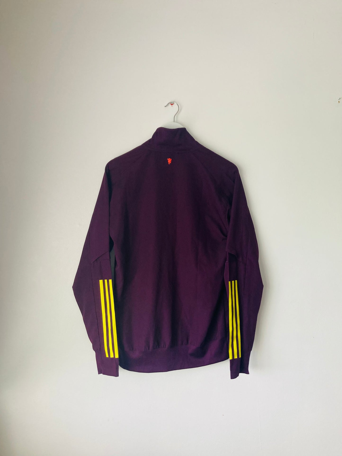 Manchester United football training jacket
2020/21 Small