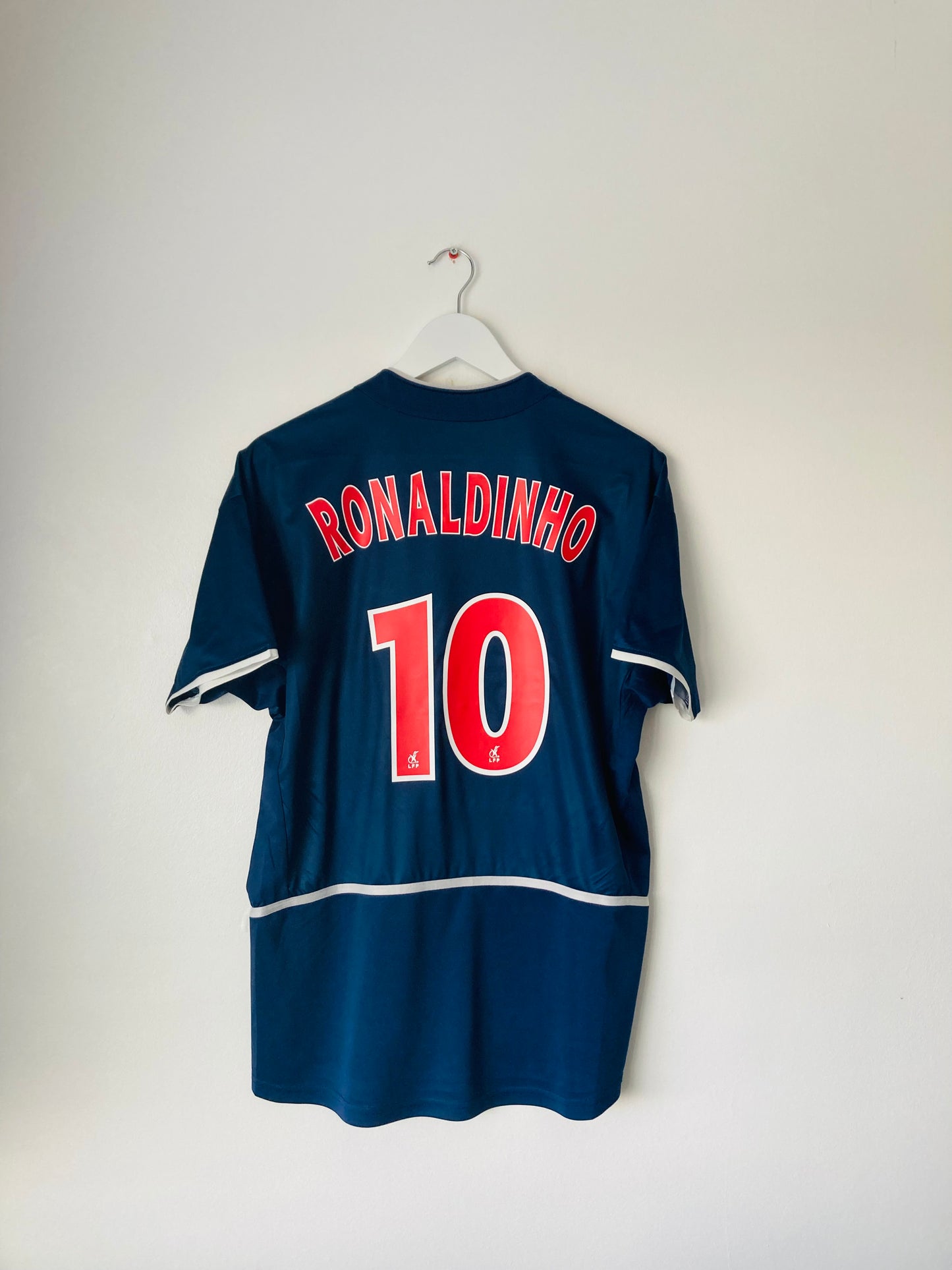 PSG home football shirt
2002/03 Ronaldinho Medium