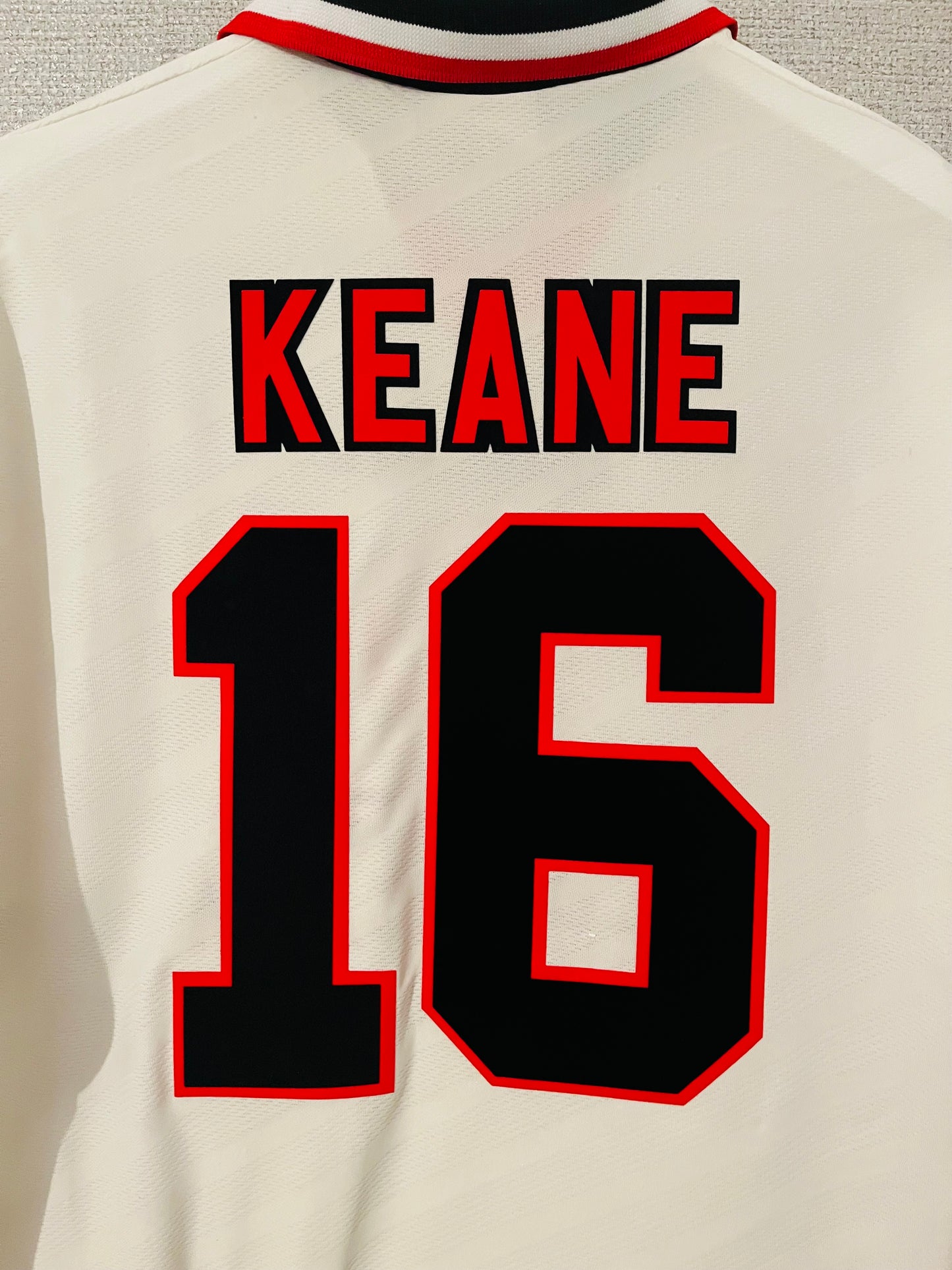 Manchester United away football shirt 1996/96 Keane XL