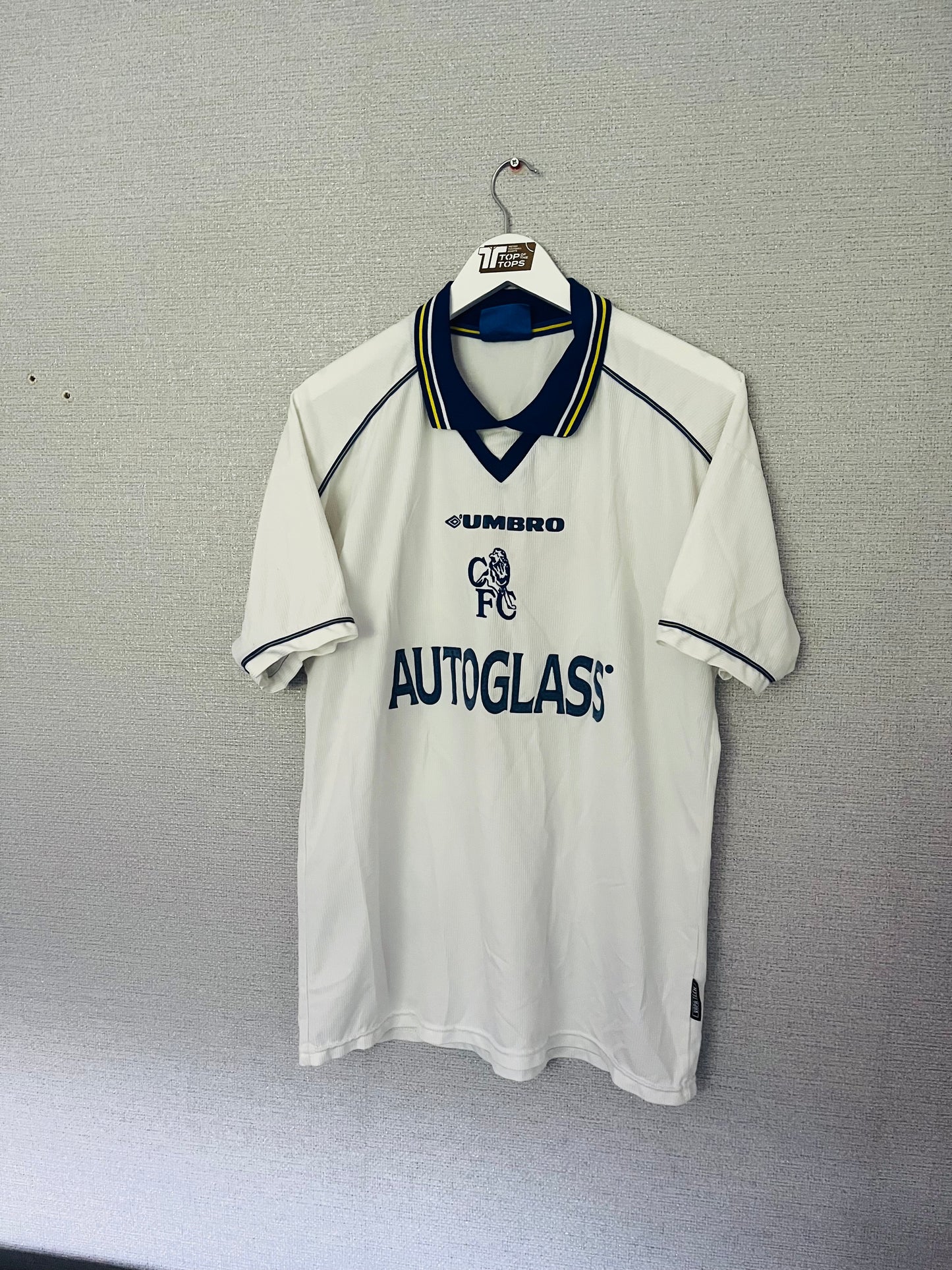 Chelsea away football shirt
1999/2000 Desailly Large