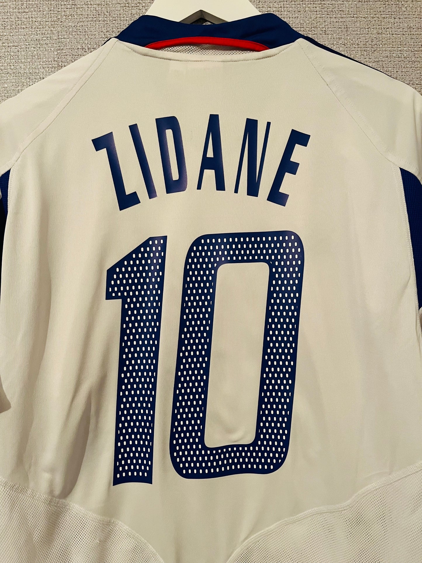 France away football shirt
Euro 2004 Zidane Large
