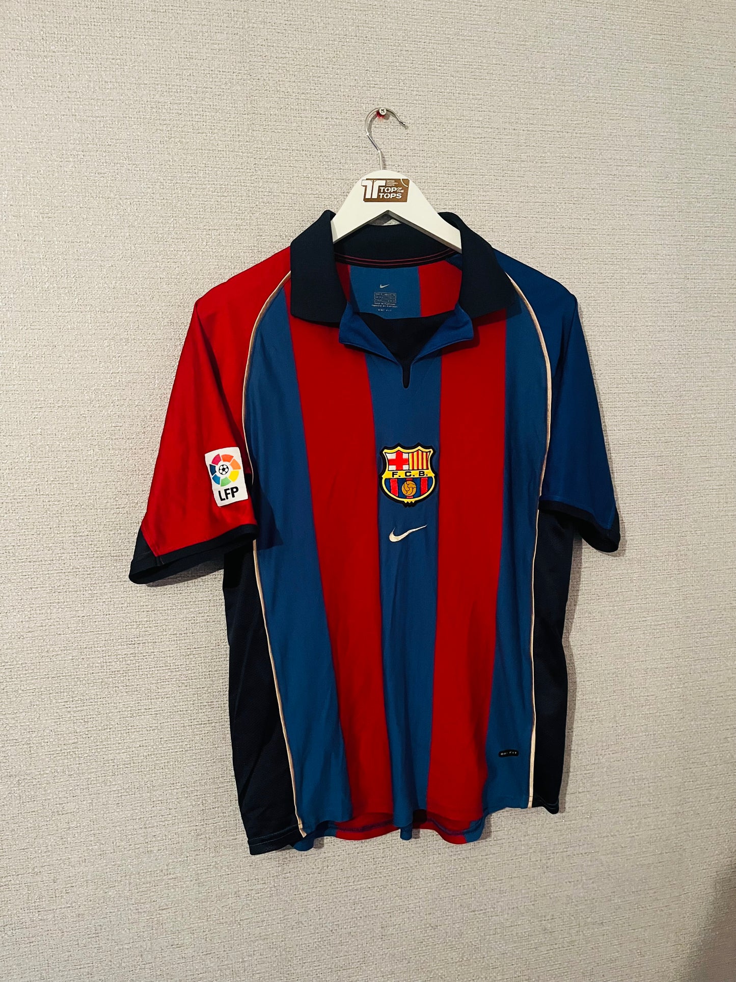 Barcelona home football shirt 2001/02 Kluivert Medium